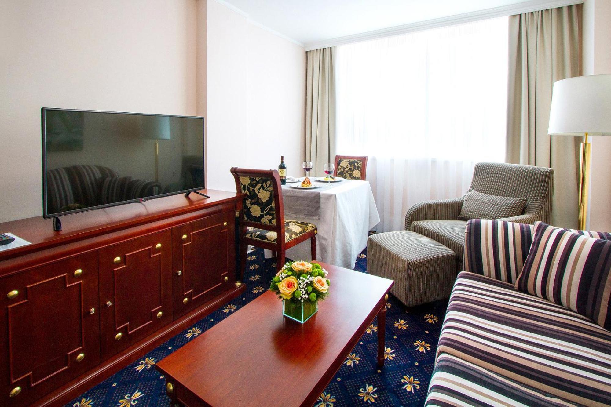 A Hoteli - Hotel Sloboda Šabac Стая снимка