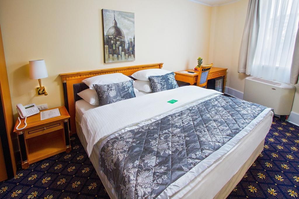 A Hoteli - Hotel Sloboda Šabac Стая снимка