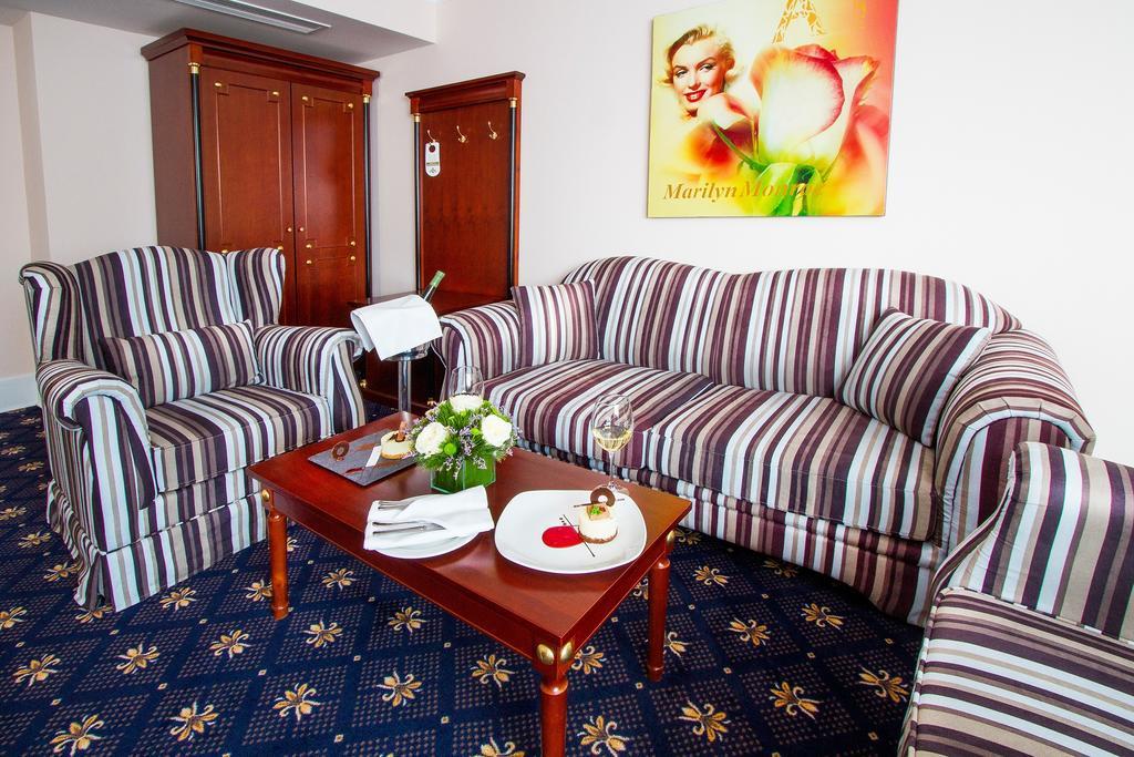 A Hoteli - Hotel Sloboda Šabac Стая снимка